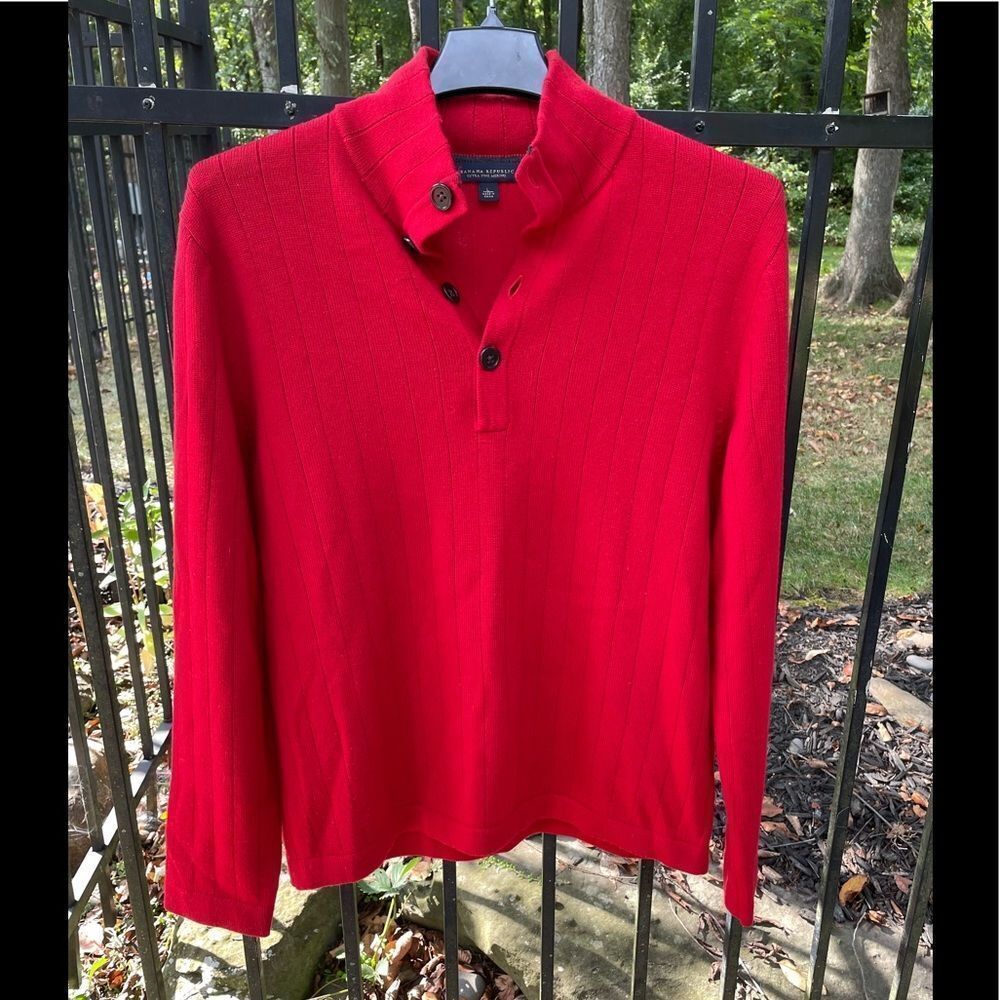 BANANA REPUBLIC Extra Fine Merino Wool pullover 1/4 button sweater in scarlet